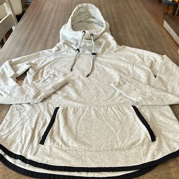 Athleta Ninja 🥷 Hoodie with both Kangaroo 🦘and Thumb 👍 Pockets Soft comfy - Picture 3 of 15